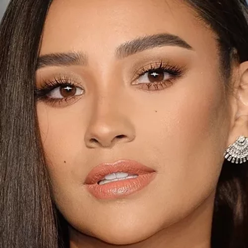 Αυτά είναι τα 5 πιο κολακευτικά ρουζ για μελαχρινές