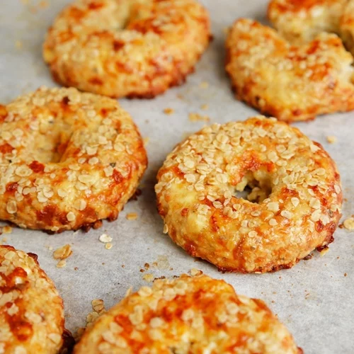 Πεντανόστιμα τυροκούλουρα με βρώμη και 4 μόνο υλικά