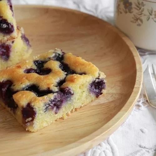 Πεντανόστιμα και πανεύκολα: Συνταγή για pancakes ταψιού με αλεύρι ολικής