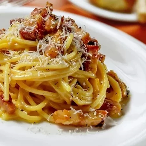 Η Φαίη Σκορδά στην κουζίνα: Η συνταγή της για αυθεντική ιταλική καρμπονάρα