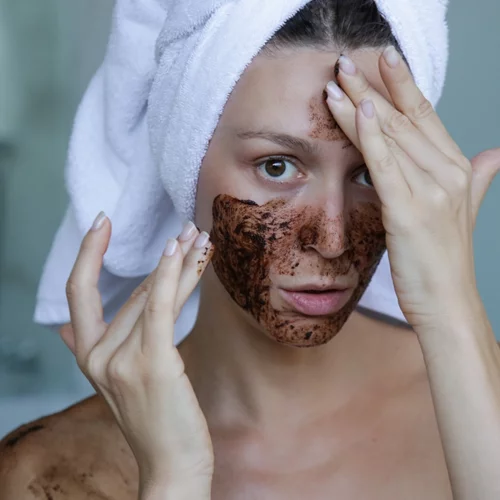 Σπιτικές μάσκες ομορφιάς για το πρόσωπο που ξεχωρίσαμε από το TikTok