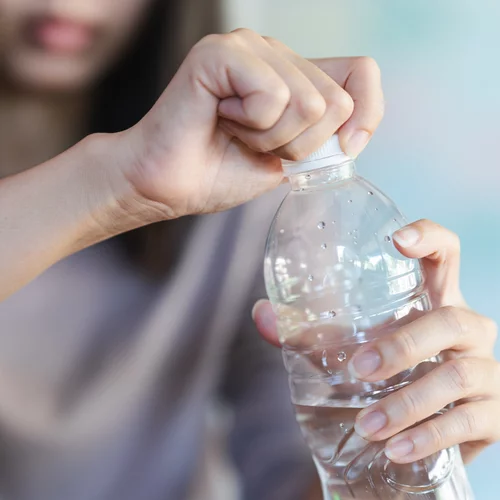 Πέντε λόγοι για να μην πίνεις νερό από πλαστικά μπουκάλια