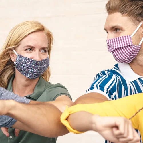 Έρευνα: Θα γίνει η COVID-19 "νόσος των νέων";