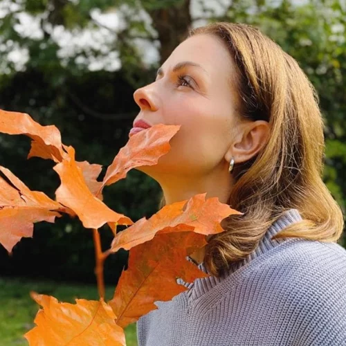 Η DIY συνταγή της Τζίνας Αλιμόνου για ένα θαυματουργό serum κατά των πανάδων