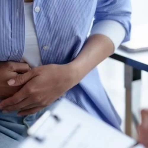 Στο κόκκινο οι γαστρεντερικοί καρκίνοι σε νέους - Τι κρύβεται πίσω από την έκρηξη των διαγνώσεων