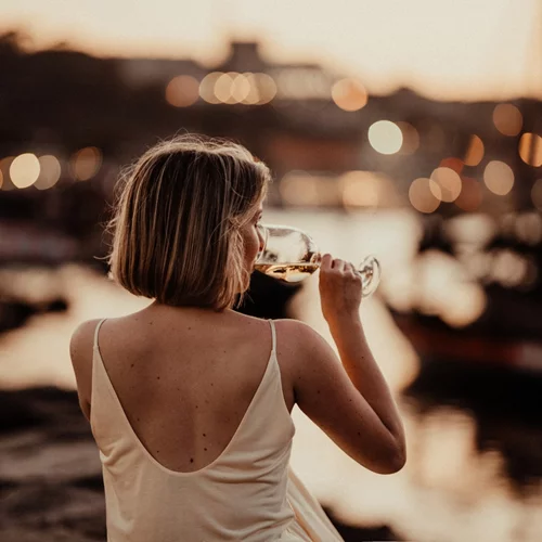 Τι θα συμβεί στο σώμα σου εάν πίνεις κρασί κάθε μέρα;