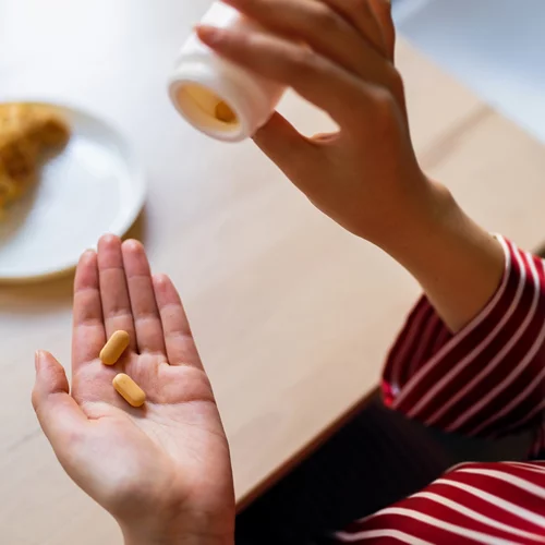 Παίρνεις αντιβίωση; Μην φας αυτές τις 7 τροφές!