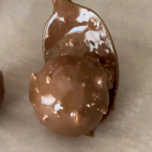 Σοκολατένια τρουφάκια με ρεβίθια και άλλα 5 υλικά