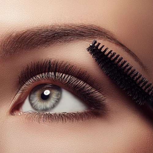 Πώς να βάζω σωστά τη μάσκαρα; 9 hacks για ονειρεμένες βλεφαρίδες