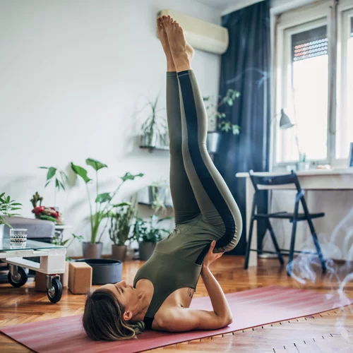 Πώς θα ανακουφίσεις τη μέση σου; Με αυτές τις ασκήσεις stretching για γοφούς και γλουτούς