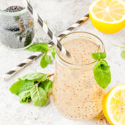 "Internal Shower": Μπορεί το viral ρόφημα του TikTok να σε βοηθήσει να αδυνατίσεις πραγματικά;