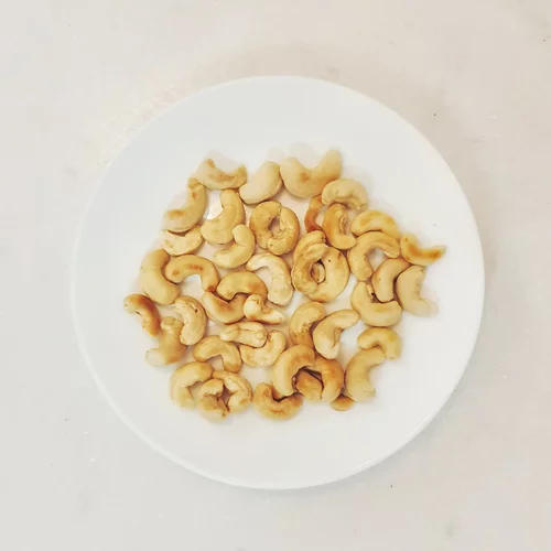 Βοηθούν τα κάσιους στην απώλεια βάρους; Τι γίνεται με τις θερμίδες τους;