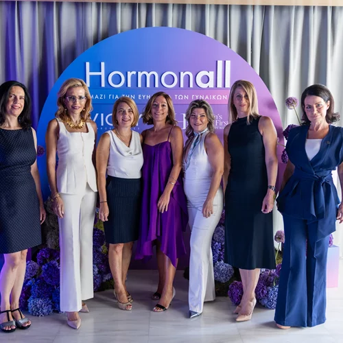 65% των Ελληνίδων βιώνουν ορμονικές διαταραχές – Η απάντηση της Vichy μέσα από το Hormonall