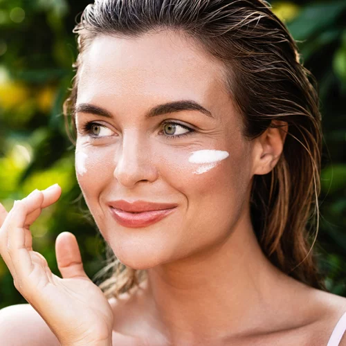 Φάκελος αντιγήρανση: Η καινοτόμος αντηλιακή σειρά που καλύπτει όλες τις ανάγκες της επιδερμίδας