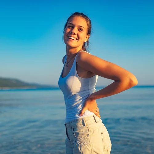 Πόνος στη μέση: Πώς δεν θα σου χαλάσει το τρίημερό σου