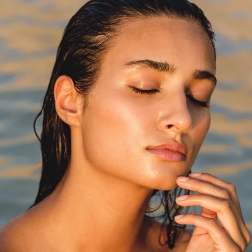 Aντηλιακή κρέμα προσώπου με χρώμα: 5 επιλογές που πρέπει να δοκιμάσεις