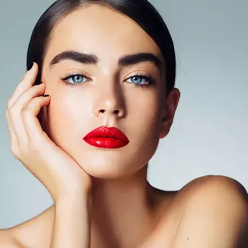 Αδύναμες βλεφαρίδες που πέφτουν; Τα lash serums που θα σε βοηθήσουν να τις δυναμώσεις