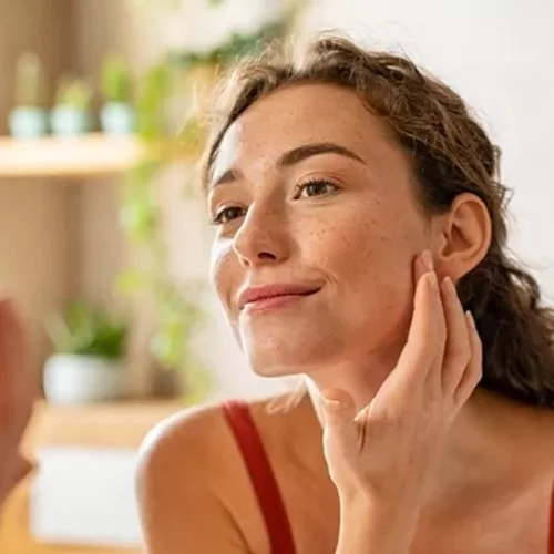 Πώς να δημιουργήσεις φακίδες στην επιδερμίδα σου - Με προϊόντα μακιγιάζ που σίγουρα έχεις