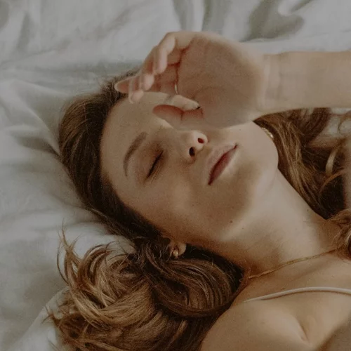 Πώς να ξυπνήσεις ακόμα πιο όμορφη και λαμπερή