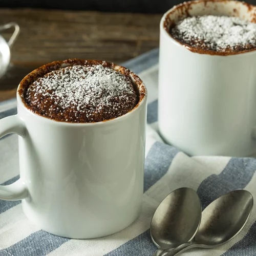 Το πιο ωραίο κέικ σοκολάτα για το Βαλεντίνο σου (έτοιμο σε 2 λεπτά μόνο)