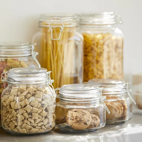 Πεταλούδες στα ντουλάπια της κουζίνας (ή αλλιώς σκόροι τροφίμων); Μάθε πώς θα τις αντιμετωπίσεις