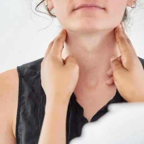 Εξετάσεις για θυρεοειδή: Η βιταμίνη που μπορεί να επηρεάσει τα αποτελέσματα