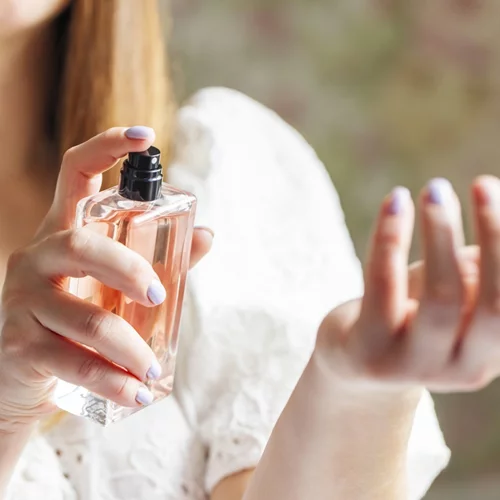 Σκέφτεσαι να αλλάξεις άρωμα; 5 νέα λανσαρίσματα που πρέπει να δοκιμάσεις