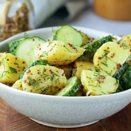 Πατατοσαλάτα με αυγό και τυρί: Νόστιμη και θρεπτική σαλάτα, ιδανική για το κυρίως γεύμα