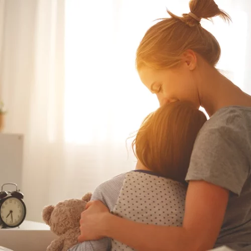 "Η μανούλα έχει αρθρίτιδα" - Μια πραγματική ιστορία μαμάς και κόρης μέσα στο ταξίδι της διάγνωσης και της νόσου