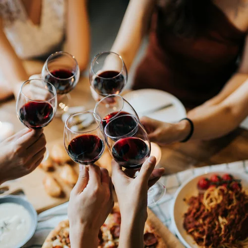 Τι συμβαίνει στο σώμα μας όταν το παρακάνουμε με το ποτό