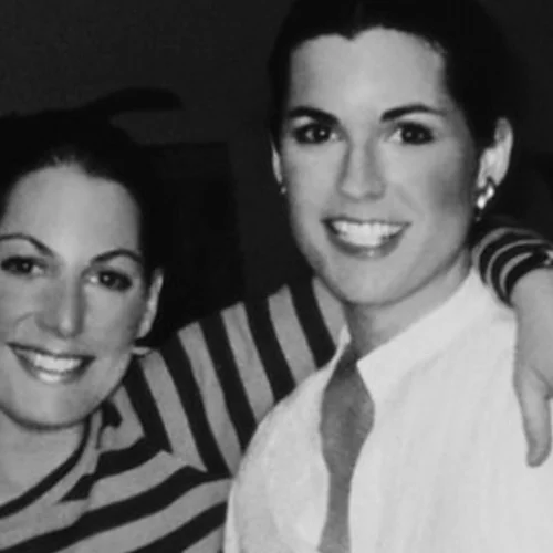 Μια υπόσχεση που άλλαξε την ιστορία: Η αδερφή που ενέπνευσε τον μεγαλύτερο θεσμό για τον καρκίνο του μαστού