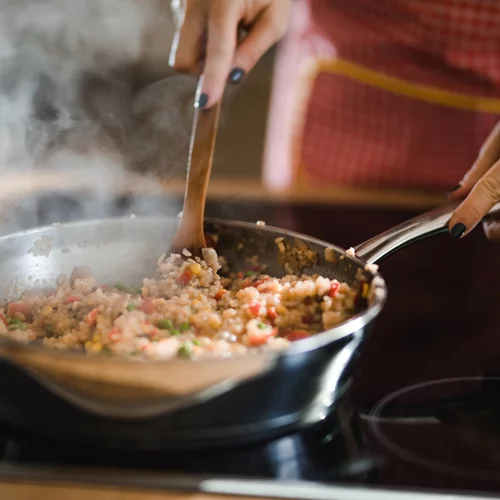 Το έξυπνο τρικ στο μαγείρεμα που μειώνει τη χοληστερόλη - τι προτείνει ένας ειδικός