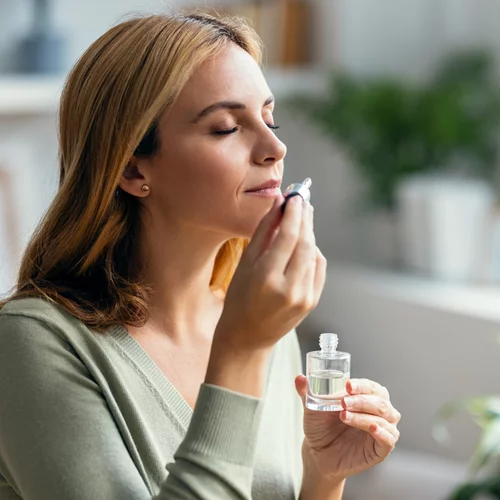 Μυρωδιά και διάθεση: Ποια αιθέρια έλαια θα σου φτιάξουν τη μέρα;