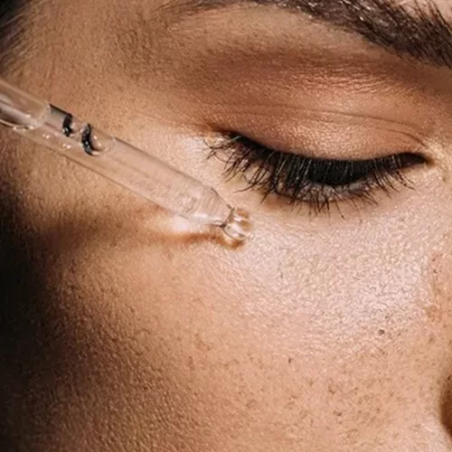 Ποιον ορό προσώπου να επιλέξω; Όλες οι απαντήσεις στις απορίες σου για τα serums