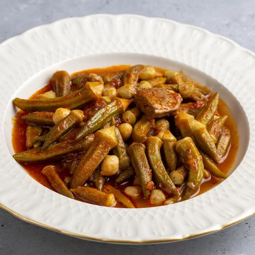 Μπάμιες λαδερές: Συνταγή για ένα από τα πιο παραδοσιακά πιάτα του καλοκαιριού