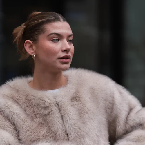 2 χτενίσματα που θα κάνουν ακόμα και τα πιο λεπτά μαλλιά να δείξουν πυκνά και γεμάτα όγκο