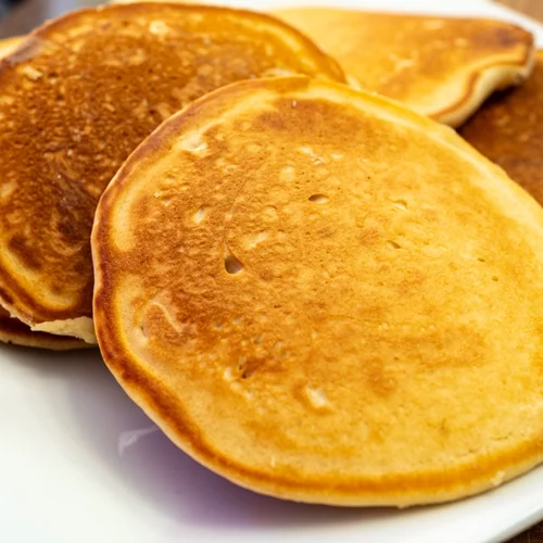 Η μόνη συνταγή για αφράτα pancakes που χρειάζεσαι: Έτοιμα σε 15 λεπτά με λίγα υλικά