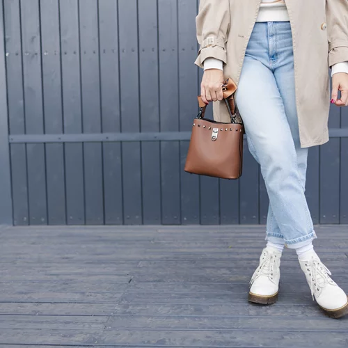 Τα 8 ζευγάρια παπούτσια που ταιριάζουν άψογα με τζιν παντελόνι