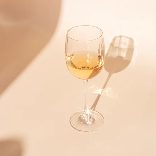 Το απλό τεστ δαχτύλων που σου αποκαλύπτει την αγάπη κάποιου για το αλκοόλ