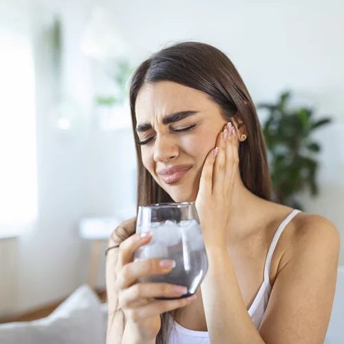 Έχεις ευαίσθητα δόντια; Πώς να μειώσεις την ευαισθησία