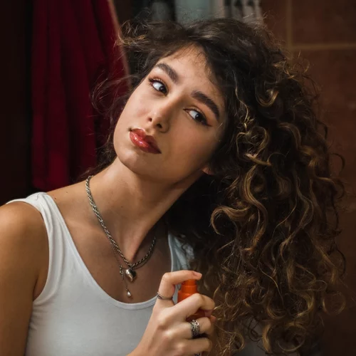 Ποιο στυλ και χρώμα μαλλιών σού ταιριάζει ανάλογα με το σχήμα του προσώπου σου