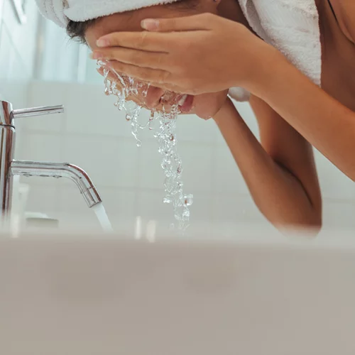 Πώς θα αντιμετωπίσεις τις ορμονικές αλλαγές στην επιδερμίδα σου;