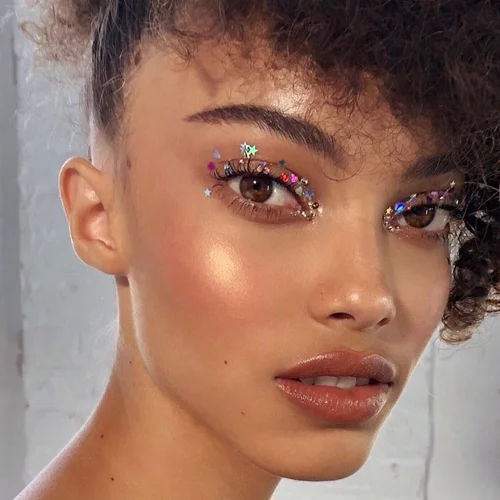 Crystal eyes: Το γιορτινό makeup trend που αναμένεται να κυριαρχήσει ολόκληρο το '23