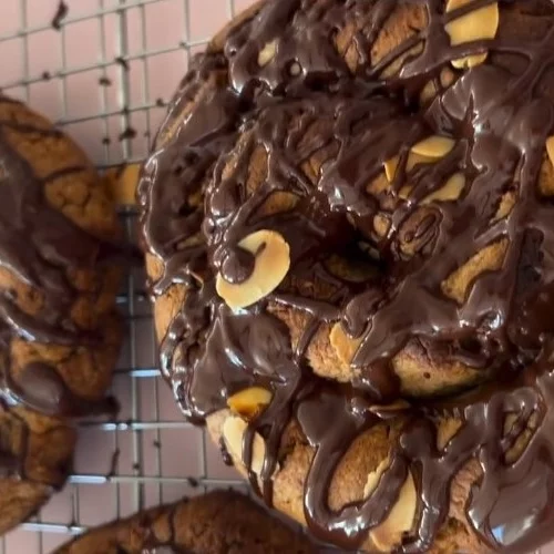 Νηστίσιμο κέικ με γεύση τσουρέκι χωρίς αλέυρι