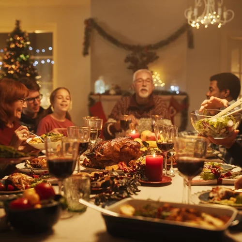 Γιορτές και οικογενειακές συγκεντρώσεις: Γιατί τις υποτιμούμε; Το ψυχολογικό "τυφλό σημείο" πίσω από αυτό