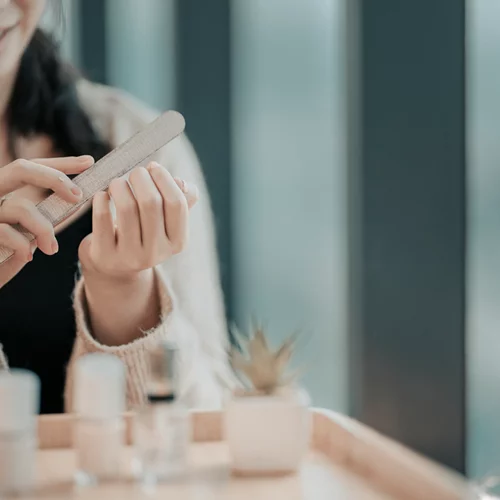 Εύκολο μανικιούρ στο σπίτι: Μερικά tips από τον nail artist της JLo