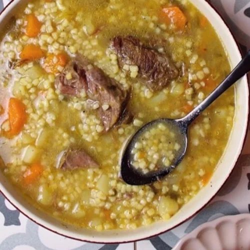 Η ιδανική σούπα για το κρύο με μοσχάρι και τραχανά