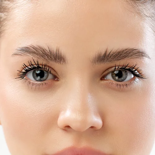 Θέλεις βλεφαρίδες σαν ψεύτικες; Βρήκα 3 pro tips για μήκος και όγκο με τη mascara που έχεις ήδη