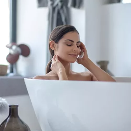 Πώς να χαλαρώσεις στο μπάνιο σου μετά από μια εξαντλητική ημέρα