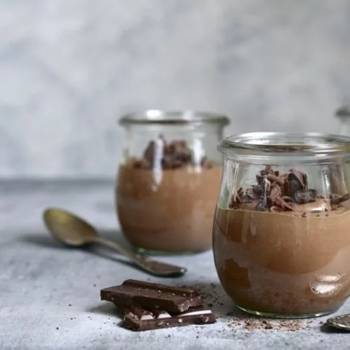 Σοκολατένιο γλυκό ψυγείου με μόνο 2 μόνο υλικά - Πανεύκολο και χωρίς ζάχαρη
